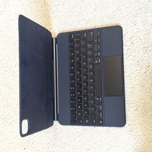 11in Apple Magic Keyboard (M2)